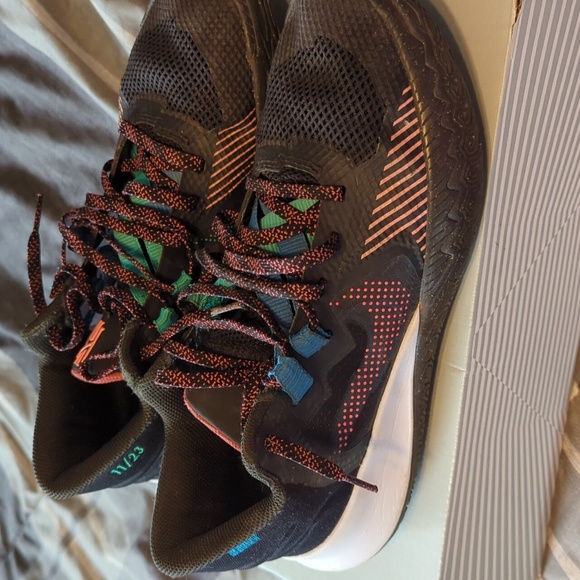 Nike Unisex Kyrie Flytrap V - Picture 2 of 6